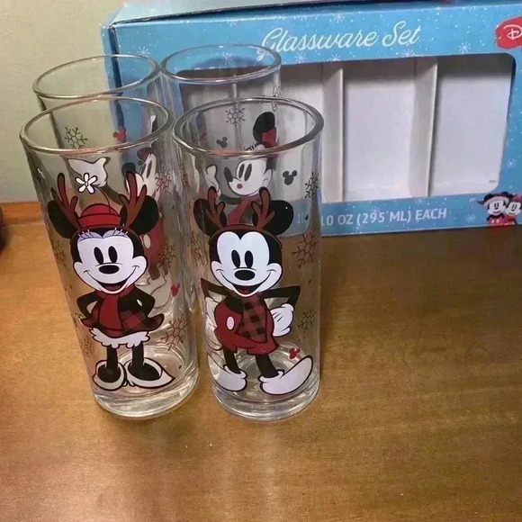 NWOT Disney Zak Mickey Minnie Mouse Glassware  Set of 4 Pint Christmas - Picture 7 of 16